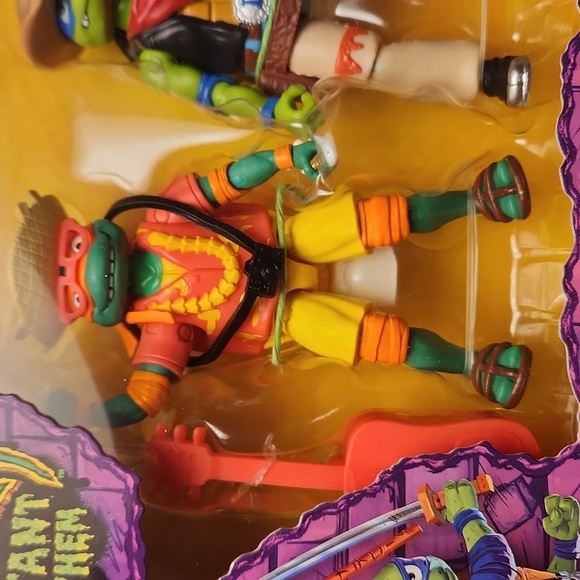 Teenage Mutant Ninja Turtles Mutant Mayhem Turtles in Disguise 4 Pack - Picture 3 of 6